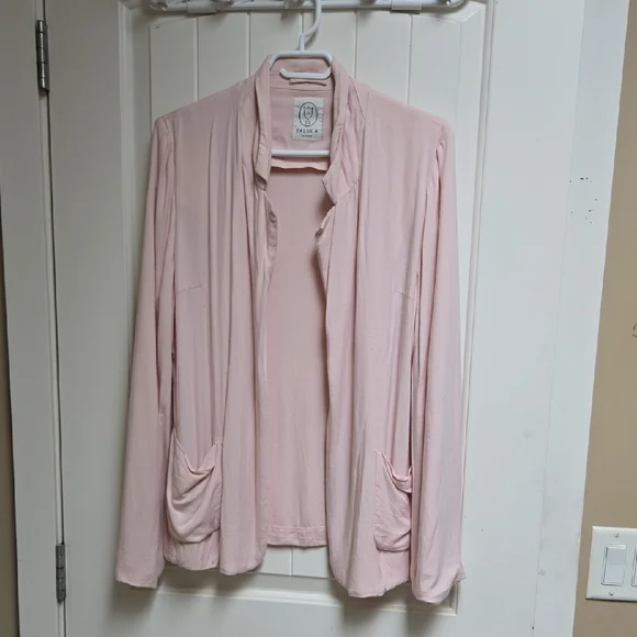 Aritzia Talula Light Pink Blazer Long sleeve Pockets Women's size 10 - Picture 2 of 5